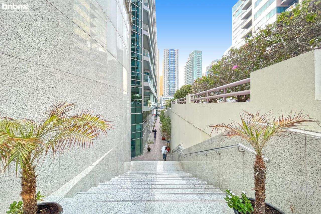 Bnbmehomes - Sit Back & Enjoy Seeing The Luxury Yachts Drive By - B67 Dubai Bagian luar foto